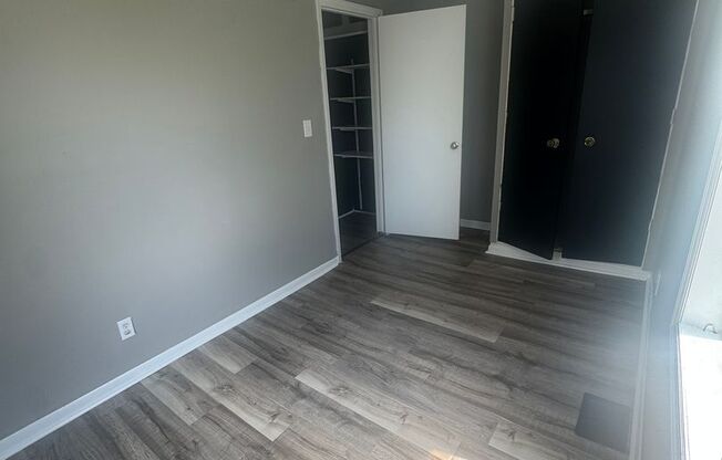 915 W Powers St- Unit 1