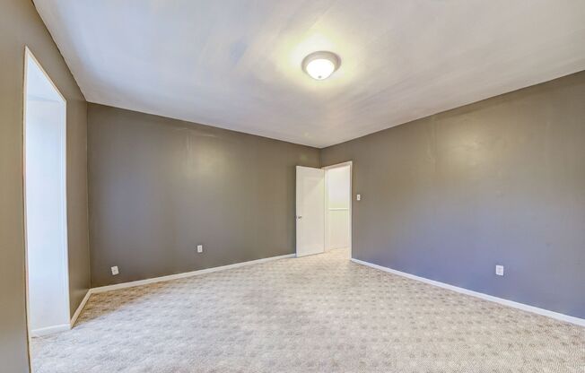 2 beds, 1 bath, $1,299, Unit Apt 3