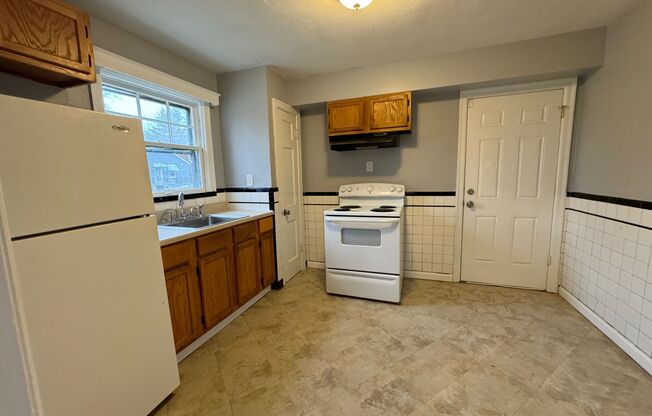 2 beds, 1.5 baths, $995