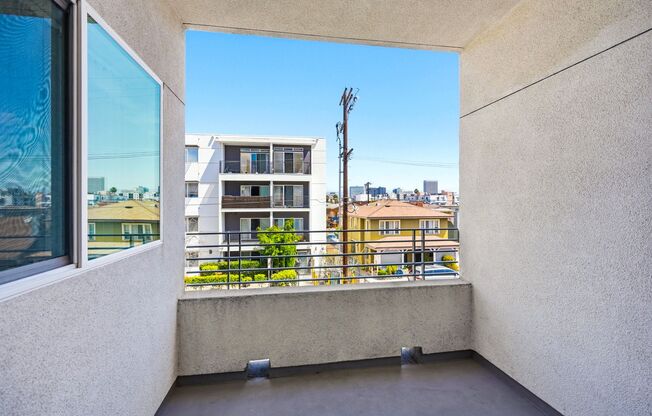 2 beds, 2 baths, 1,037 sqft, $2,950, Unit 504