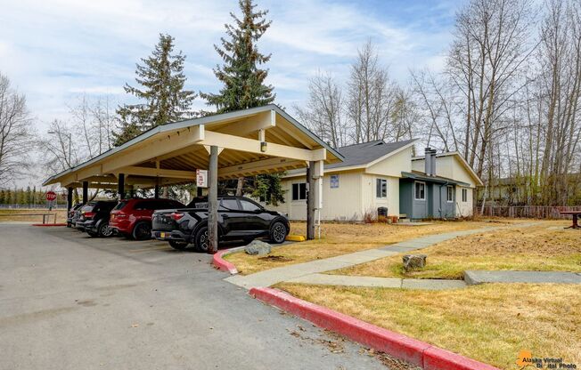 Charming 3 Bedroom Ranch Style Condo in East Anchorage – Ideal Location!