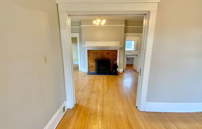 Unique Vintage 1 Bedroom 1 Bath Apartment in Beautiful Old Portland Style Building