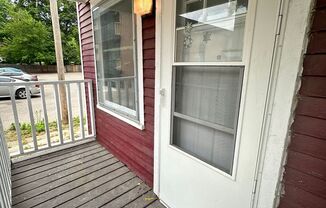 2 beds, 1 bath, $1,300