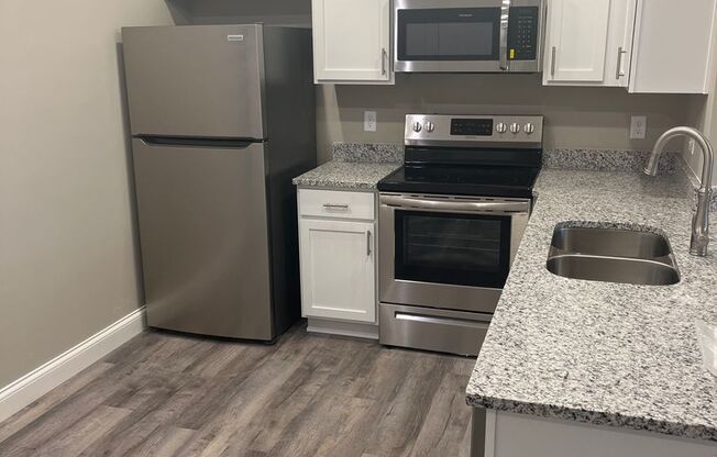 1 bed, 1 bath, 650 sqft, $755, Unit 323