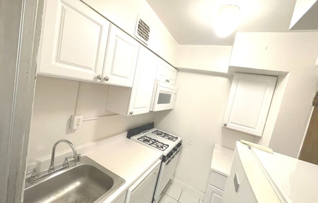 1 bed, 1 bath, $1,045, Unit 207