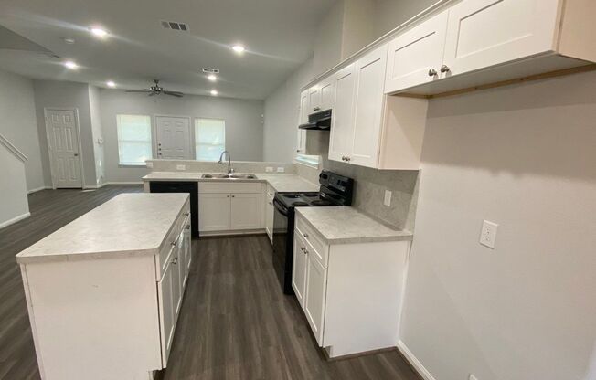 3 beds, 2.5 baths, 1,608 sqft, $1,450, Unit Unit A