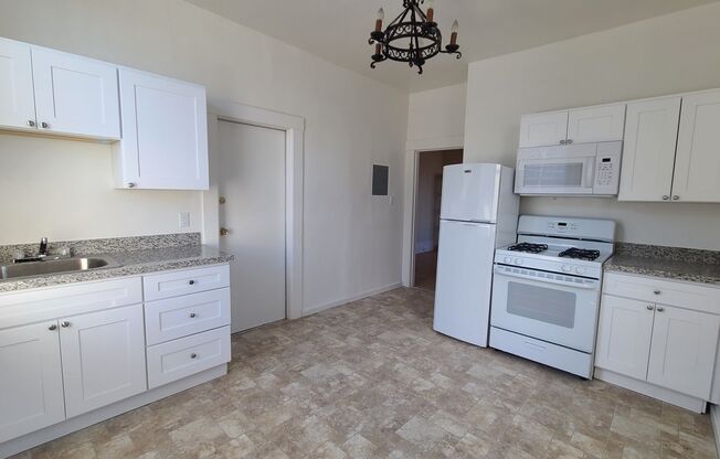 Studio, 1 bath, 550 sqft, $2,295, Unit 07