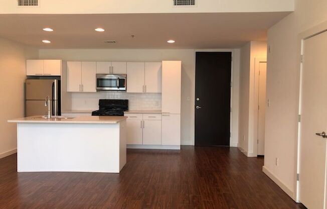 1 bed, 1 bath, 859 sqft, $1,200, Unit 215