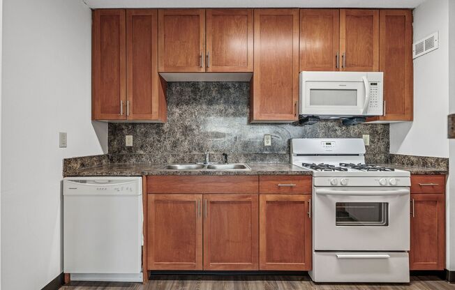 4 beds, 2 baths, 1,100 sqft, $2,295, Unit 807