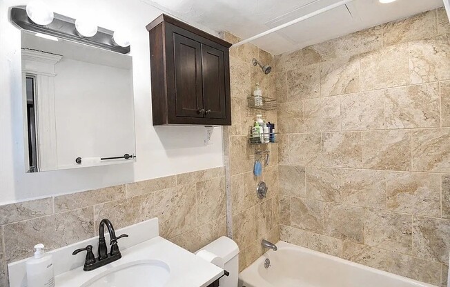 1 bed, 1 bath, 568 sqft, $2,950, Unit 33
