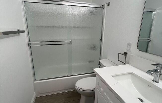 2 beds, 1 bath, 802 sqft, $2,450, Unit 6640-J