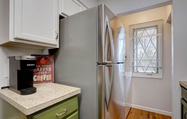 Wonderful 2 Bed 2 Bath Townhouse with Fireplace + Community Pool