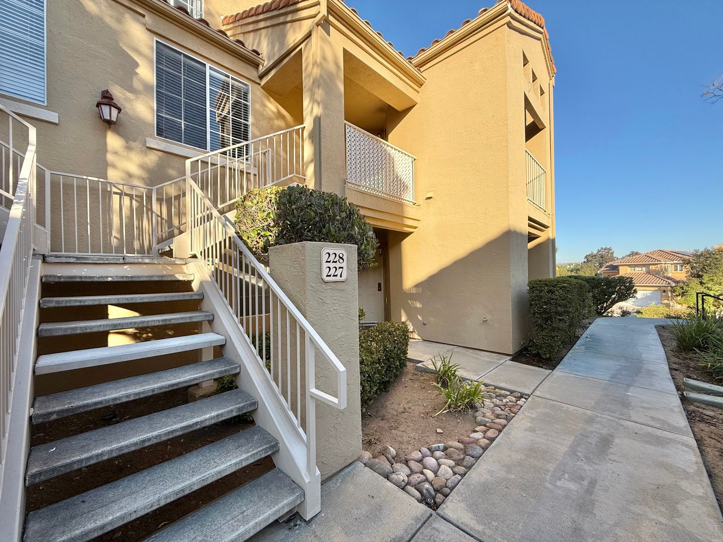 Beautiful 2 bedroom, 2 bath home with bonus space in Mira Mesa!