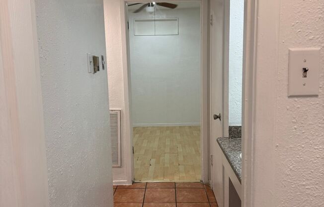 2 beds, 1 bath, 715 sqft, $1,340