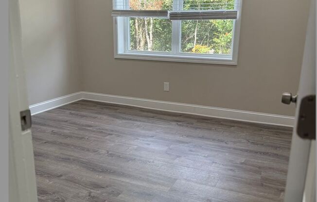 2 beds, 1 bath, 680 sqft, $2,300, Unit 27-25