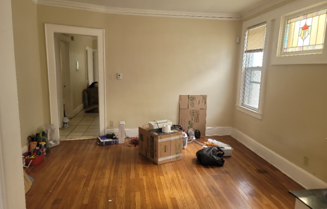 3 beds, 1 bath, $2,500