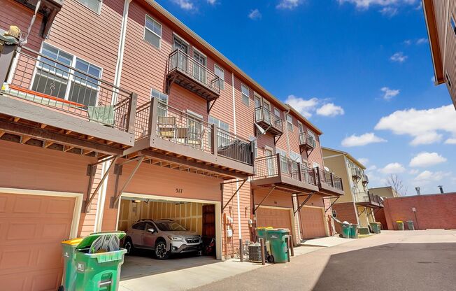 Immaculate 3 Bedroom Townhome Near Downtown COS
