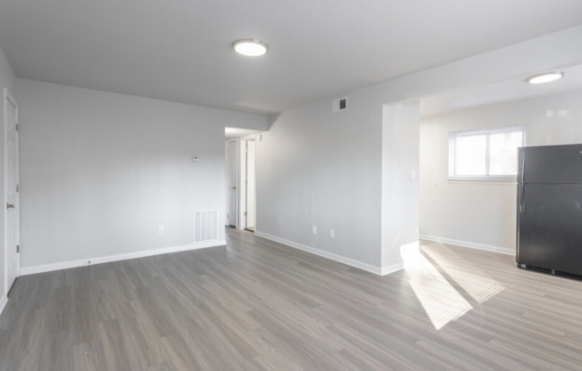 2 beds, 1 bath, 900 sqft, $1,049, Unit 361-21-7A