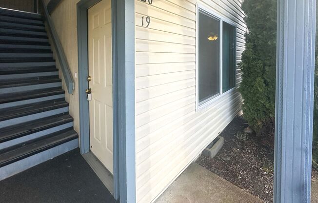 1 bed, 1 bath, 640 sqft, $1,050, Unit 19