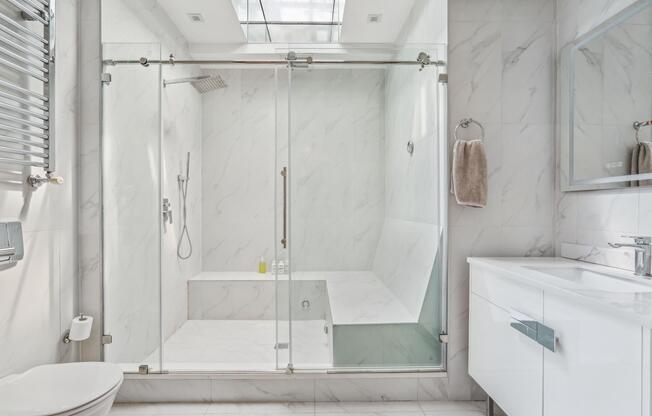 221 W 13 ST