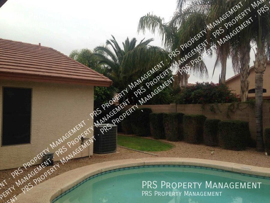 1153 E CONSTITUTION DR