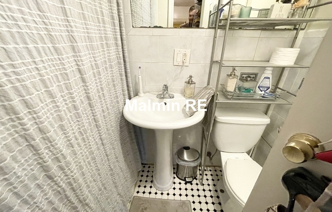 748 E 4 ST