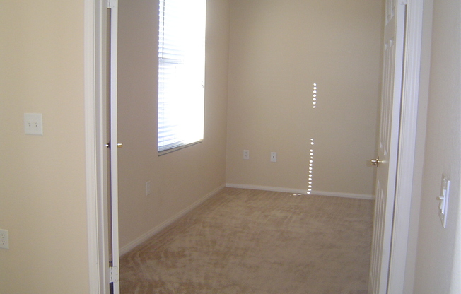 2 beds, 1 bath, $1,750, Unit # 2093