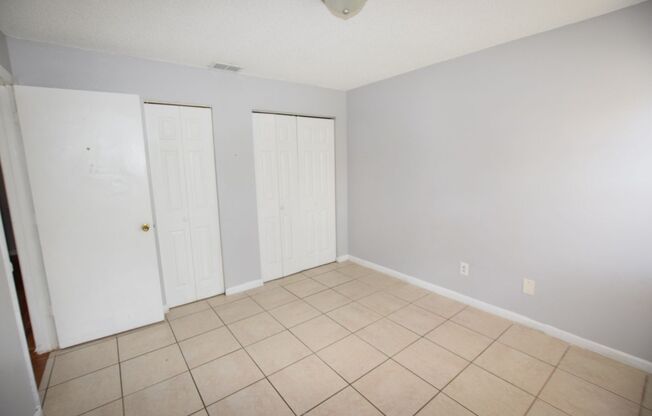 2 beds, 1 bath, $1,200