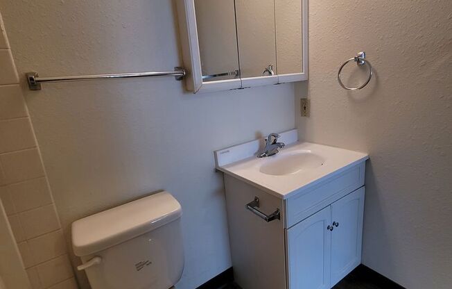3 beds, 2 baths, 955 sqft, $1,125, Unit 1010-07