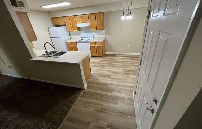 2 beds, 1 bath, 848 sqft, $1,900, Unit 1706