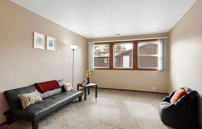 2 beds, 1 bath, 810 sqft, $949, Unit 4317-16