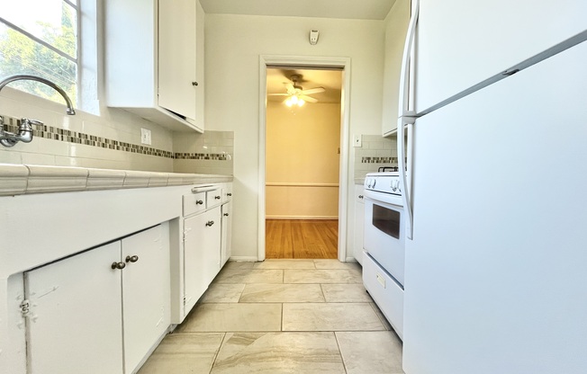 2 beds, 1 bath, $2,695