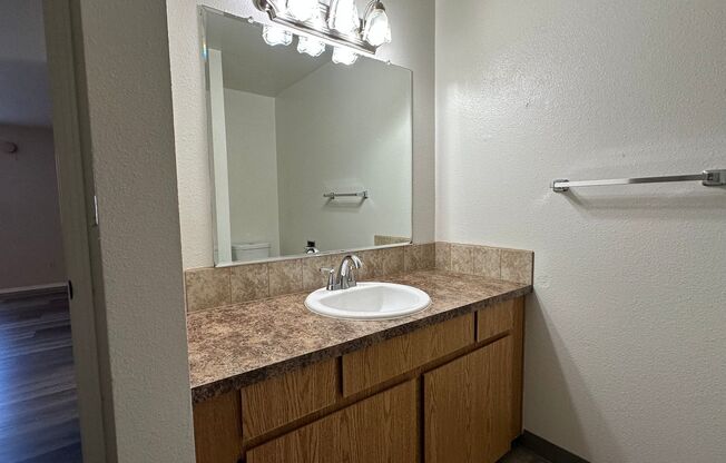 2 beds, 1 bath, 840 sqft, $1,295, Unit 01