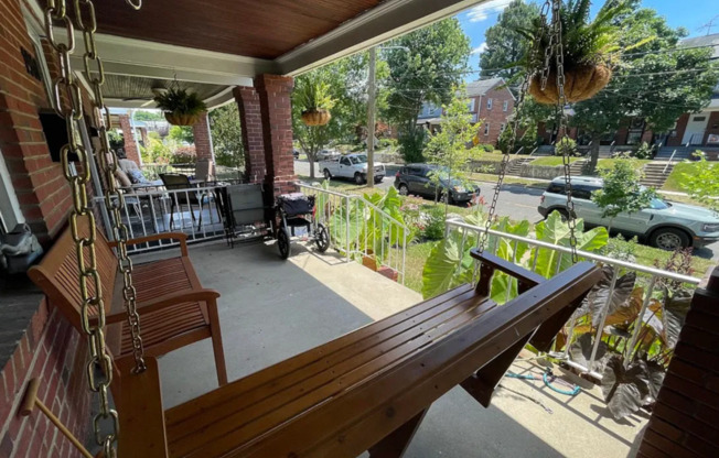 1910 T ST SE