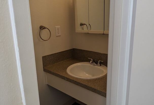 3 beds, 1.5 baths, 1,500 sqft, $1,893, Unit 2712-3