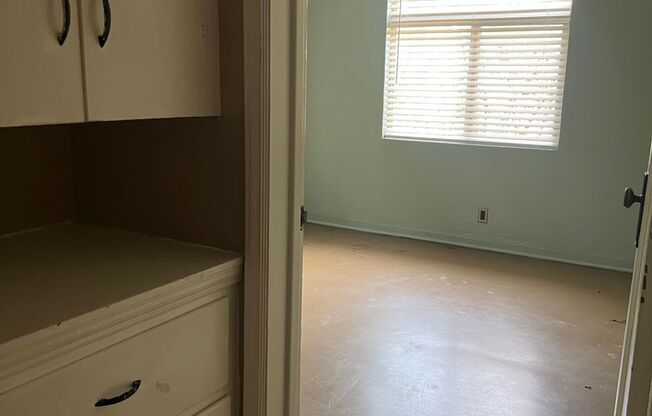 2 Bedroom 1 bath 2 miles from campus - U of A housing.