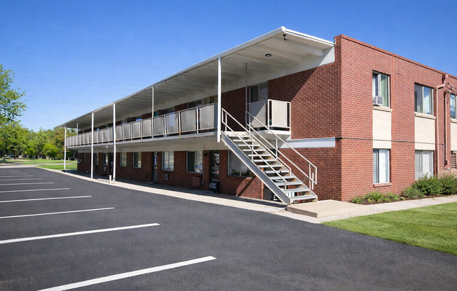 Club Apartments | Studio, 1 & 2 Bedrooms in Lakewood’s Two Creeks Neighborhood!