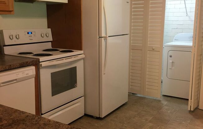 2 beds, 1 bath, 925 sqft, $1,185, Unit 07