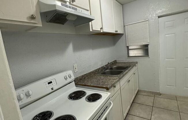 3 beds, 1 bath, $1,300