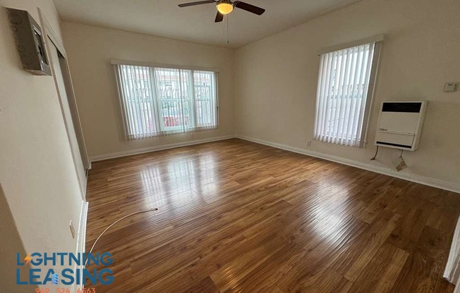 1056 1/2 NORMANDIE AVE