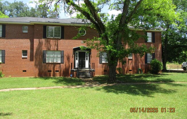 Great Apartment Complex in Radium Springs!!