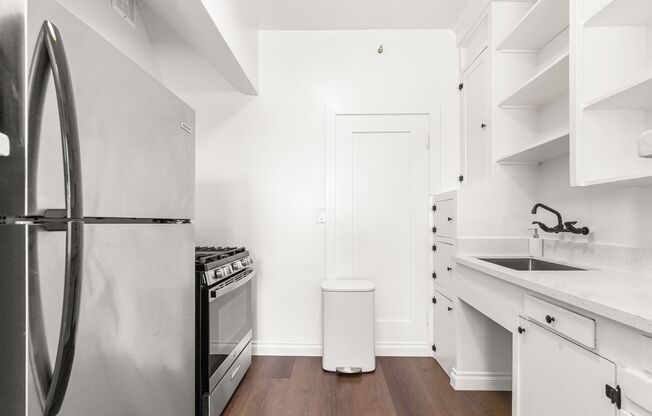 Studio, 1 bath, 540 sqft, $2,000, Unit 409