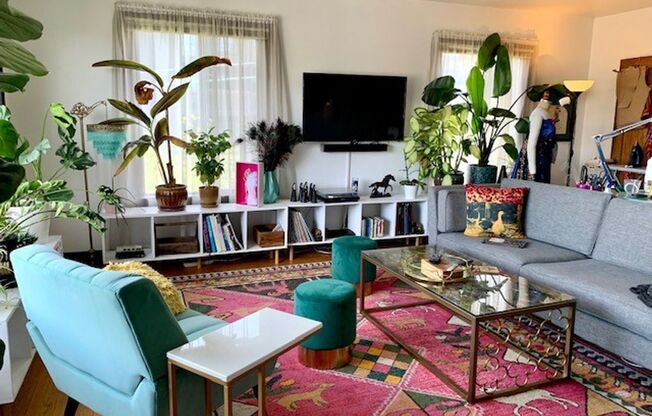 Sir Lancelot Apartments
