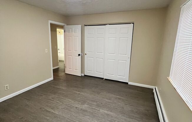 2 beds, 1 bath, $1,200, Unit Apt 4