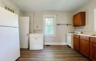 AVAILABLE NOW! Close to Campus