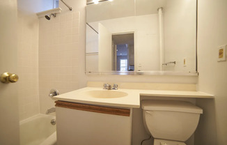 Studio, 1 bath, $2,450, Unit 4RE