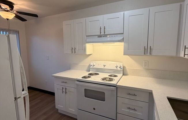 MOVE IN SPECIAL: $300 OFF - Remodeled 2 Bedroom Apartment Available NOV 10th!
