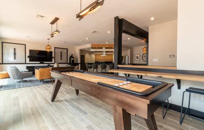 How many other apartments in Henrico, VA have a shuffleboard table?