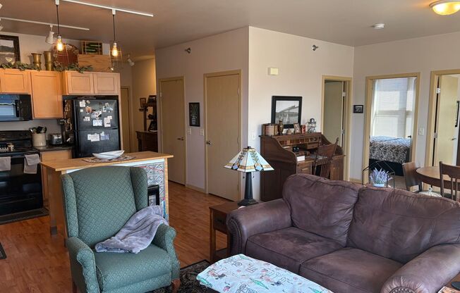 2 beds, 2 baths, 926 sqft, $1,600, Unit 301