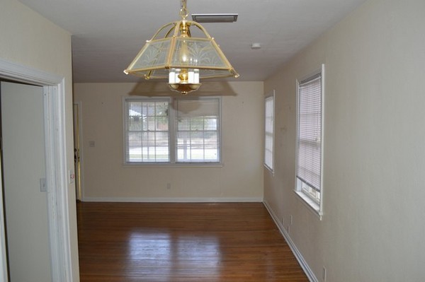 2 beds, 1 bath, $1,400